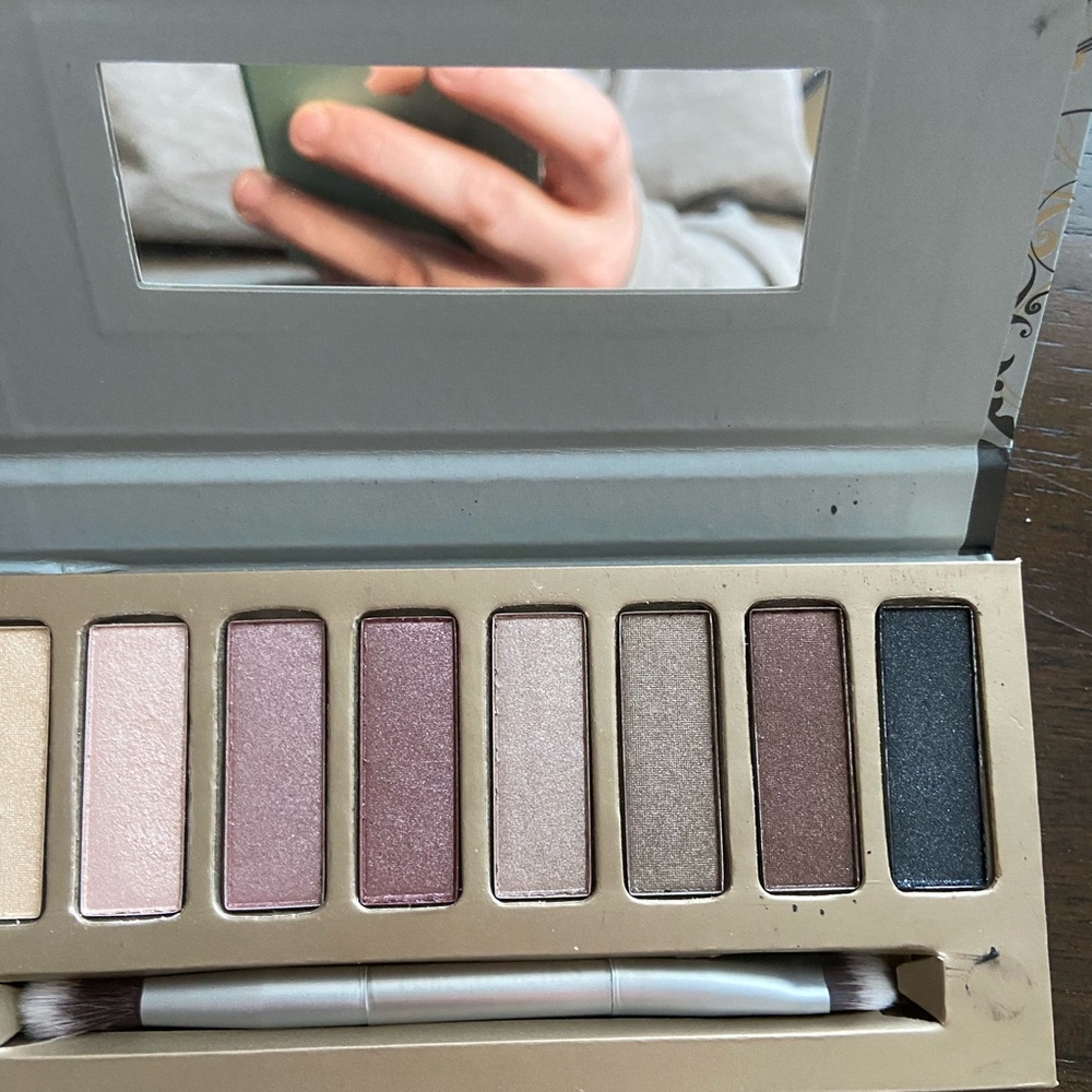 3 Misc eyeshadow pallets (check description)